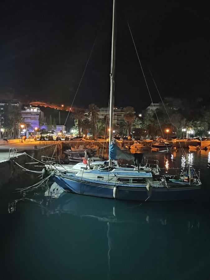Квартира В Центре Города-Курорта Рядом С Пляжем Loutraki  Ngoại thất bức ảnh